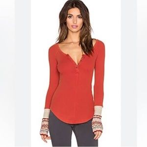 FREE PEOPLE Newbie Ski Lodge Thermal Henley T Shirt w/ Contrast Cuffs - L